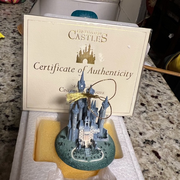 Disney's Enchanted Places Ornament - Cinderella's Castle  COA - Picture 1 of 14